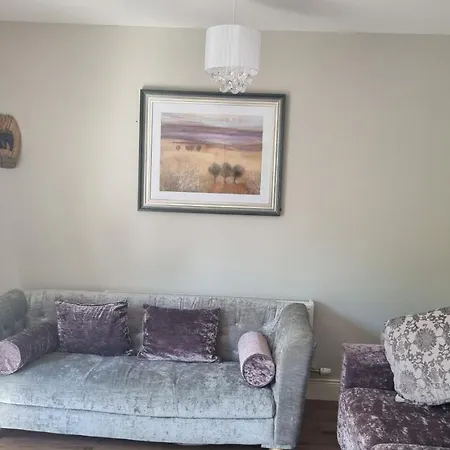 아파트 2bedroomed On First Floor With Balcony *