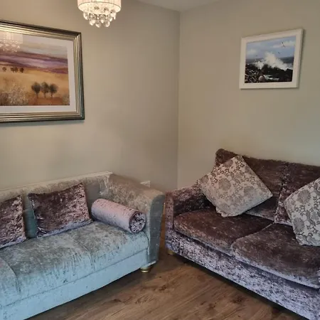 2bedroomed On First Floor With Balcony * 켄마어