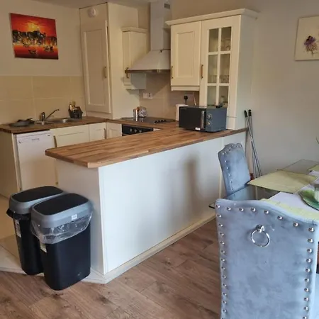 2bedroomed On First Floor With Balcony 켄마어