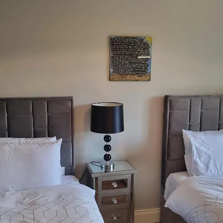 2bedroomed On First Floor With Balcony 아파트