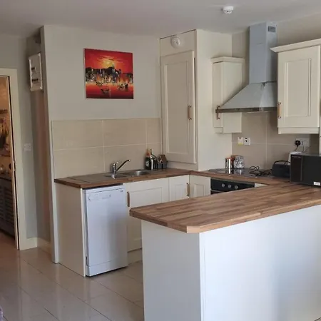 2bedroomed On First Floor With Balcony * Kenmare
