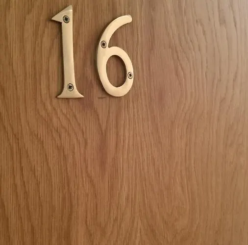 2bedroomed On First Floor With Balcony * 켄마어