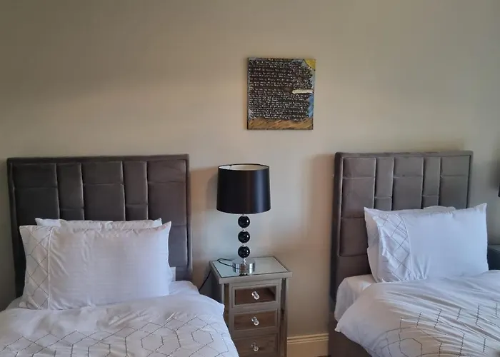 2bedroomed On First Floor With Balcony Lägenhet