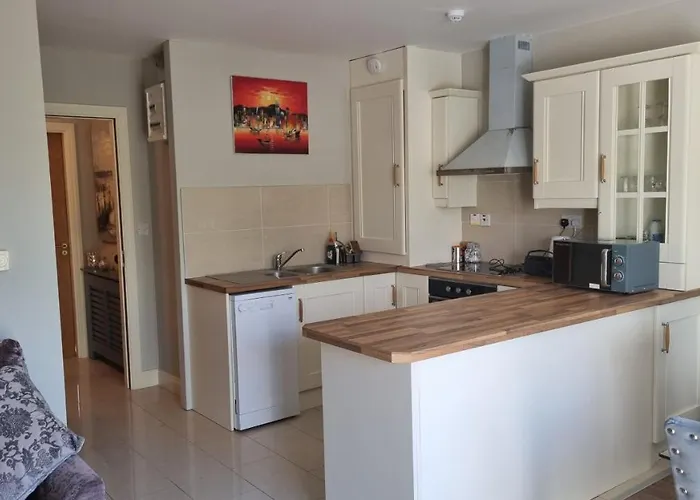 2bedroomed On First Floor With Balcony * 켄마어